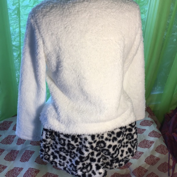 BUNDLE set GRL POWER pajamas XOXO snow leopard. - Picture 5 of 7